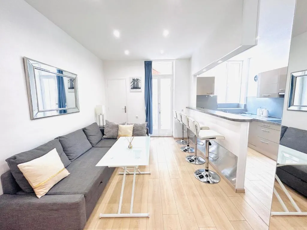 Image of 1 Bedroom flat with Balcony Cannes Center Croisette 6ppl