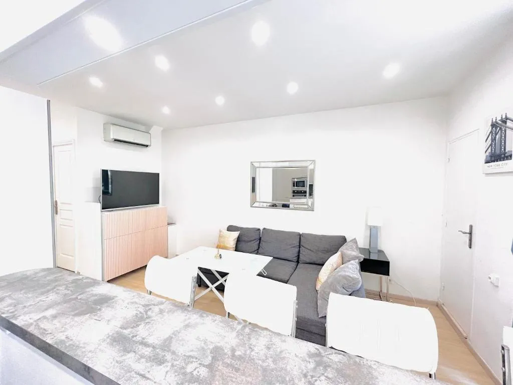 Image 3 of 1 Bedroom flat with Balcony Cannes Center Croisette 6ppl