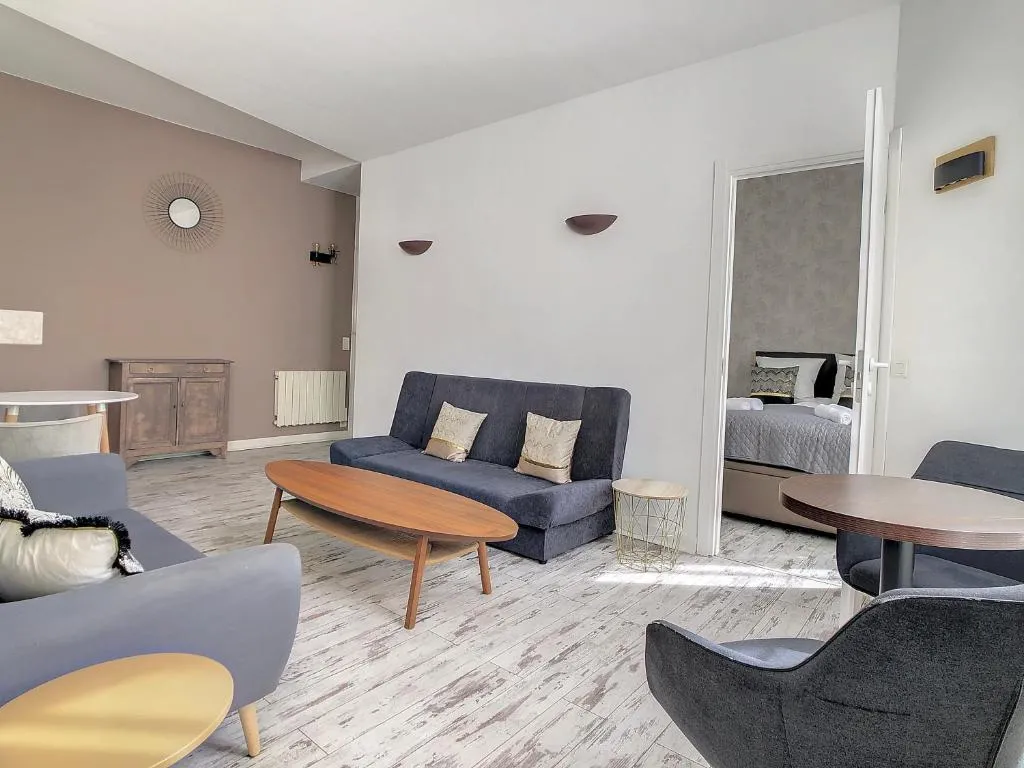 Image 3 of 2 Bedroom luxury flat Cannes Center La Croisette