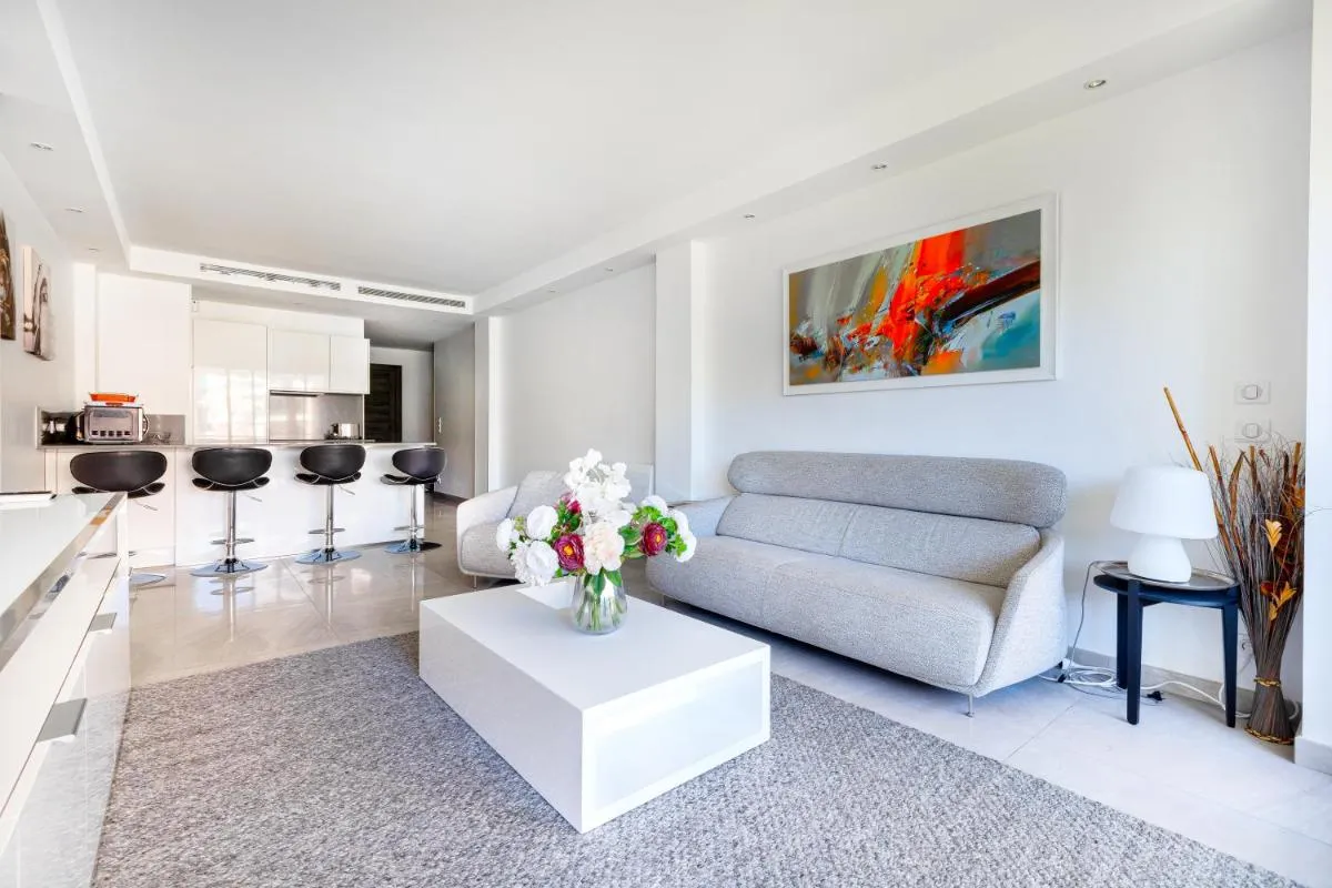 Image 3 of Agence des Résidences – Appartements privés du 45 CROISETTE- Prestige