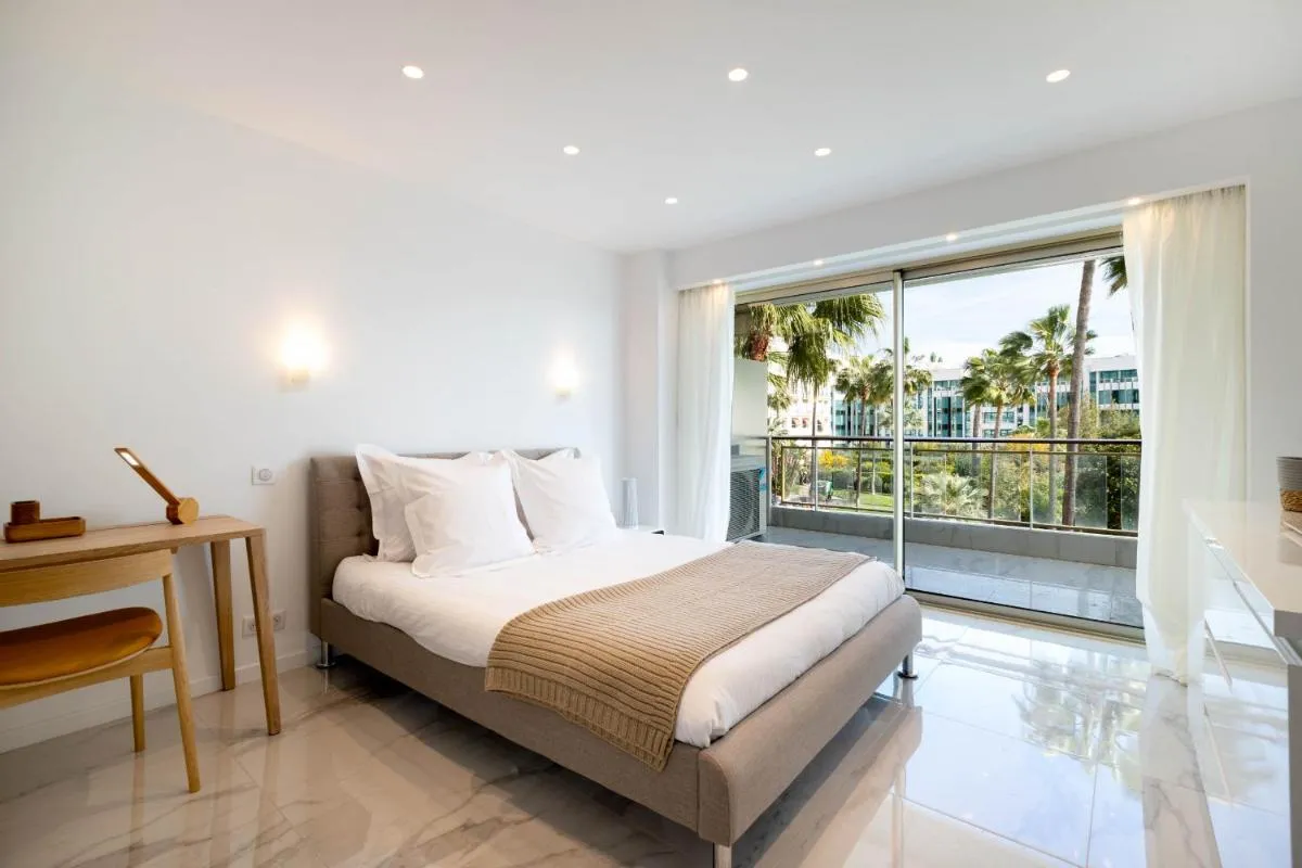 Image 1 of Agence des Résidences – Appartements privés du 45 CROISETTE- Prestige
