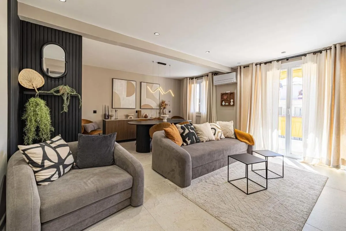 Image 1 of Amazing Haussmann style apartment – South-facing balcony – 2BR4p