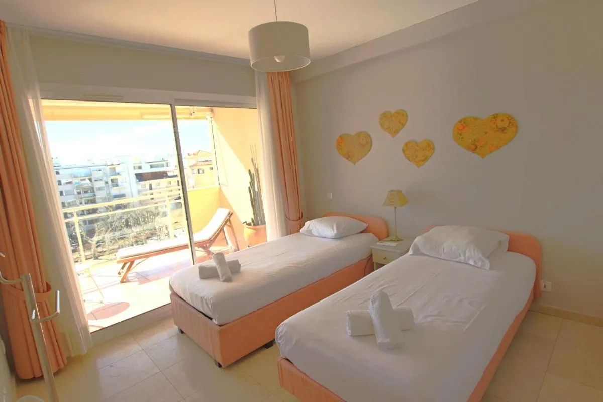 Image 1 of Apartment 2 bedrooms 2 bathrooms clear view in Palm beach area