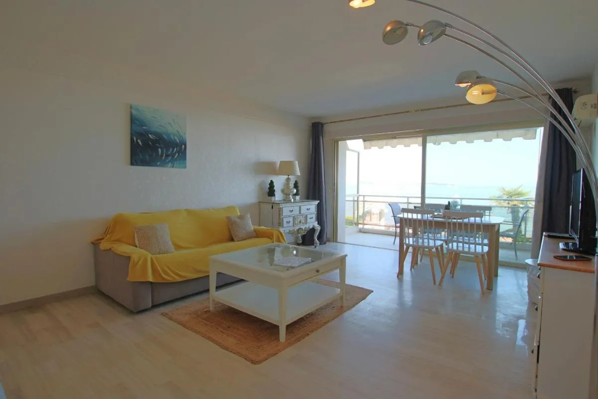 Image 3 of Apartment Seaside