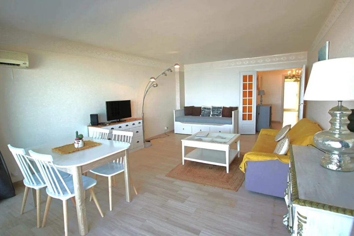 Image 4 of Apartment Seaside