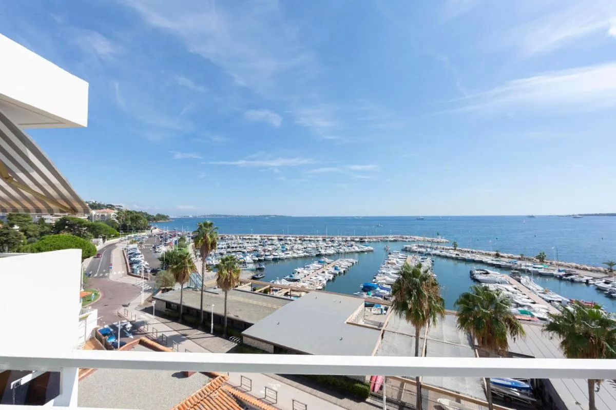 Image 5 of Appartement 70 m2 face à la mer, dernier étage, au bord des plages