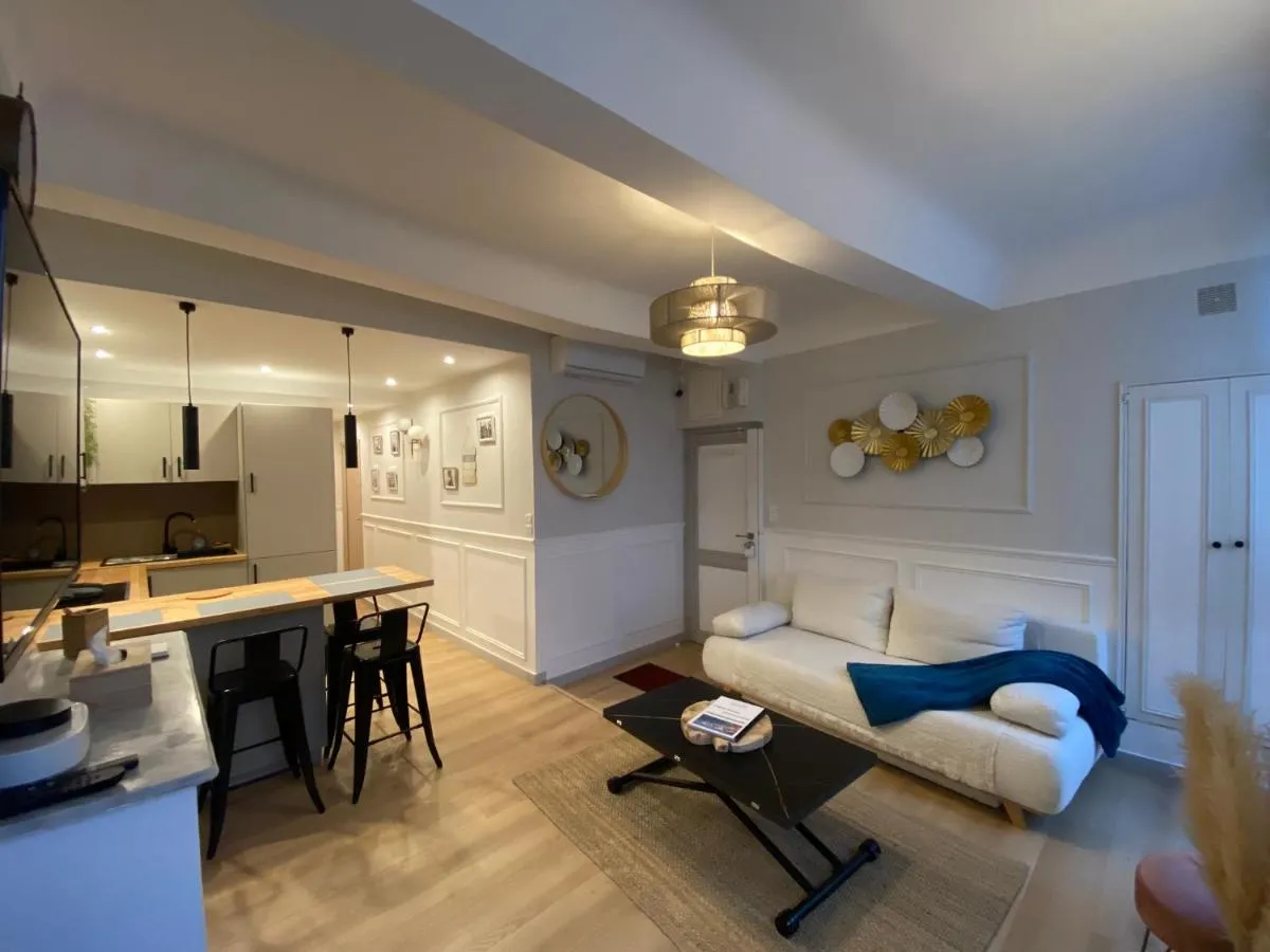 Image 2 of Appartement rénové Cannes Suquet