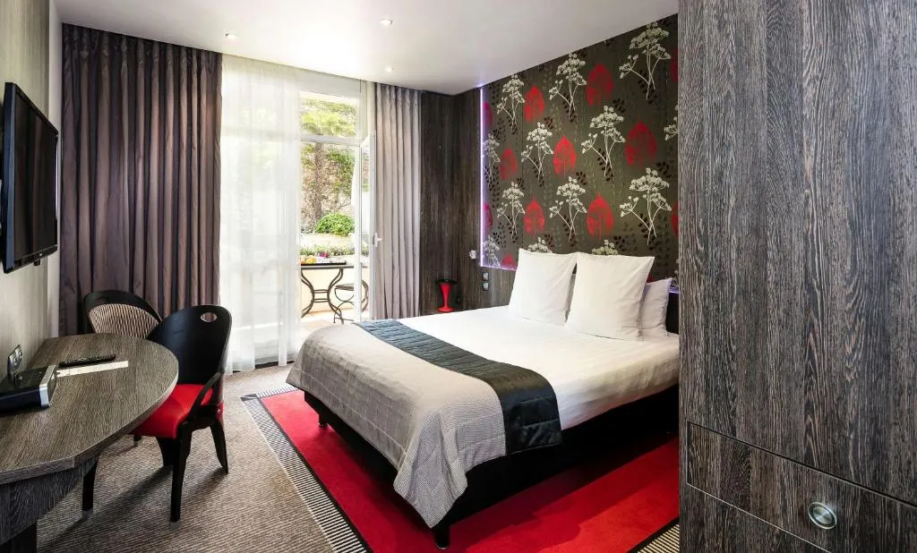 Image of Best Western Premier Le Patio des Artistes Wellness Jacuzzi