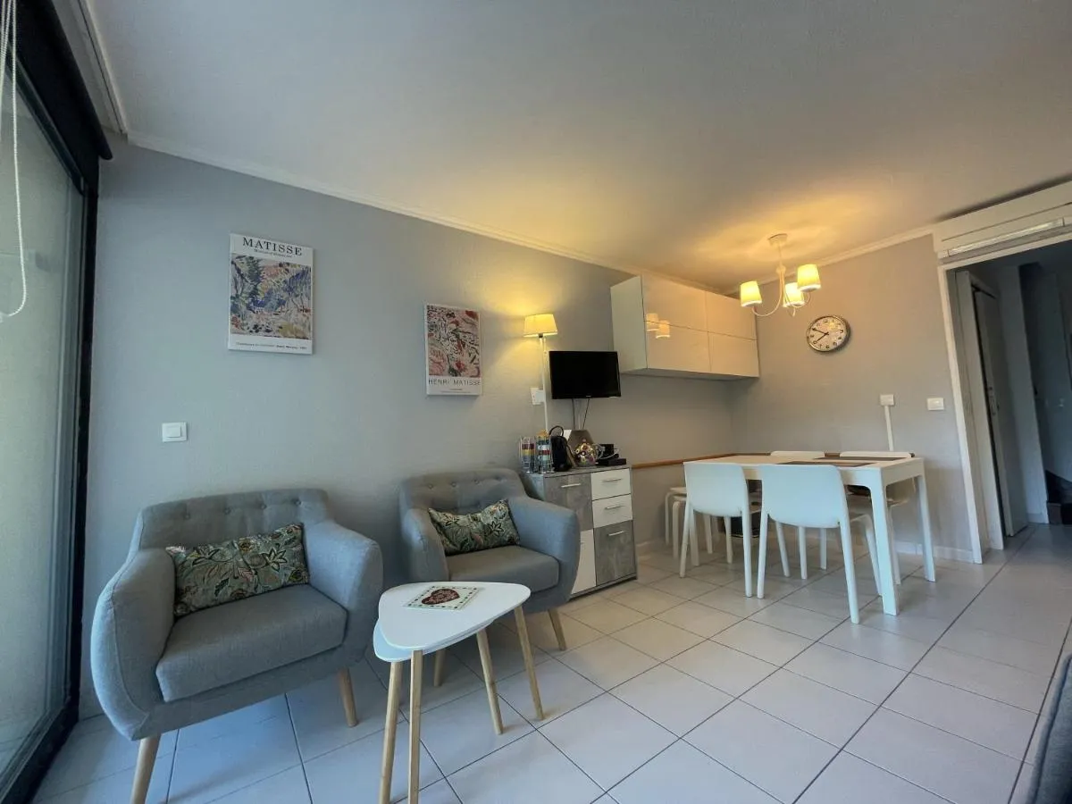 Image 4 of CANNES Duplex Piscine VUE Mer WI FI PARKING