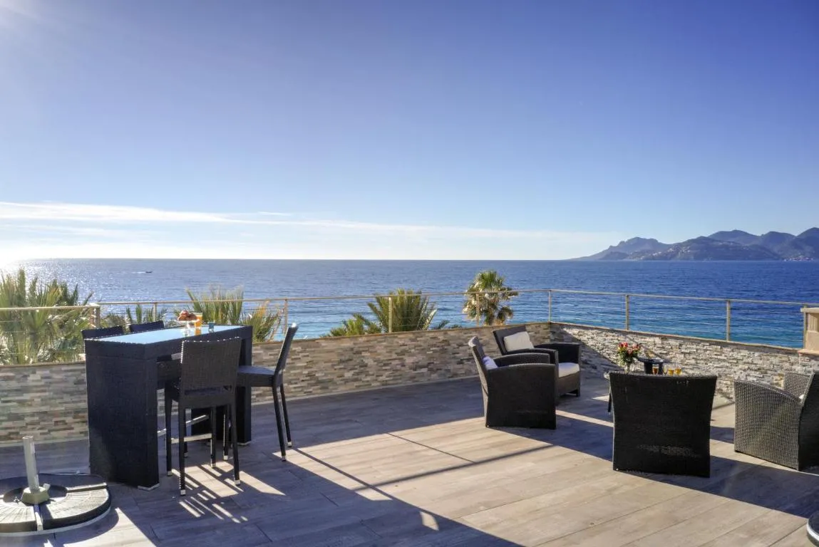 Image of Cocoon in Cannes Sea View.