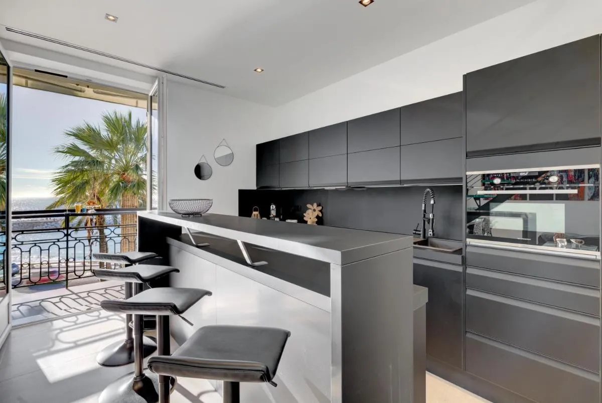 Image 3 of Cocoon in Cannes Sea View.
