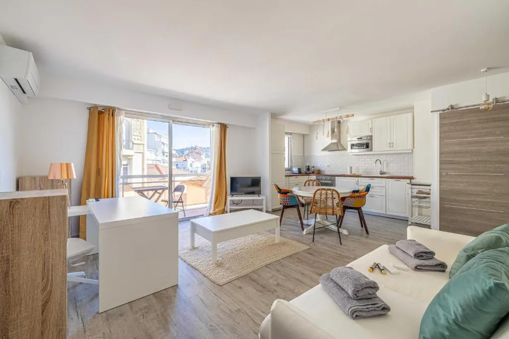 Image 3 of Exceptional air-conditioned flat in Cannes
