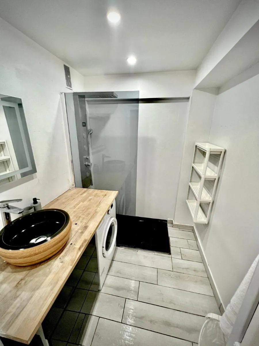 Image 2 of Grand appartement proche palais