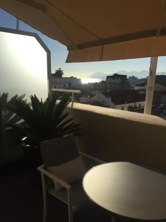 Image 2 of Hôtel Cannes Centre Univers