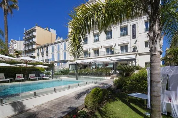 Image 1 of Hôtel Le Canberra