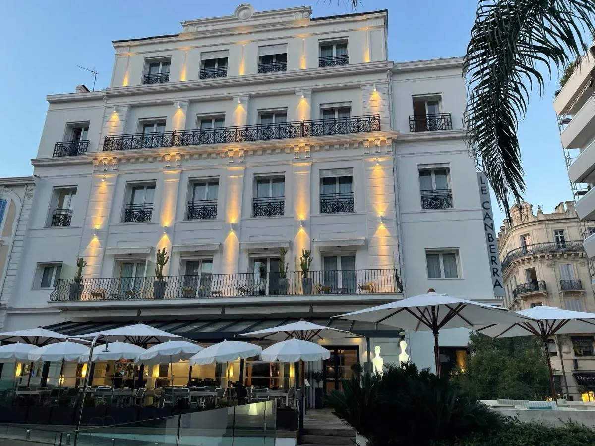 Image 2 of Hôtel Le Canberra