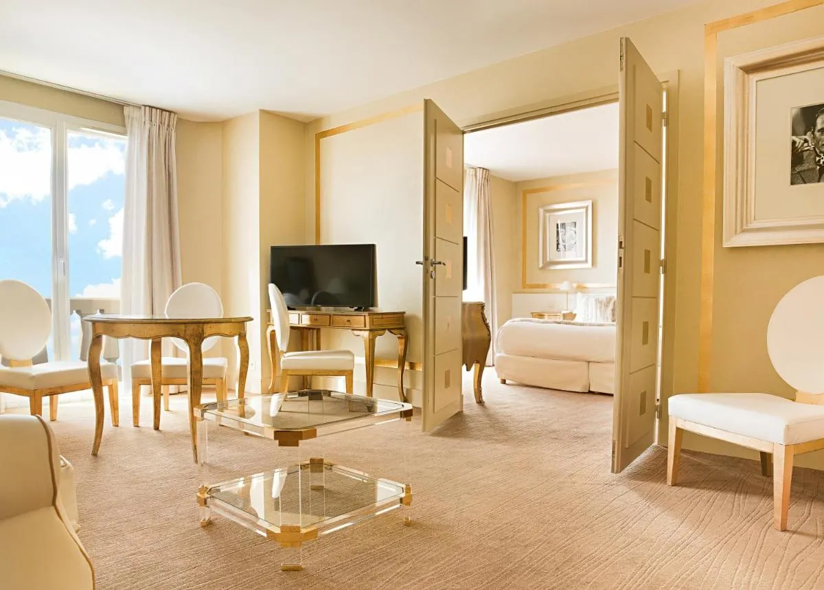 Image 4 of Hotel Renoir