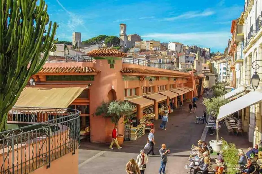 Image 2 of Jolie 3 pièces avec terrasse au vieux port, à 2 pas des plages et du palais.