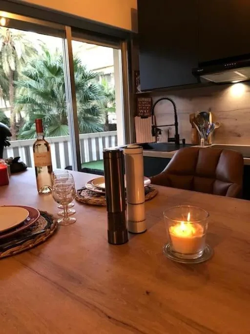 Image 3 of La Petite Suite