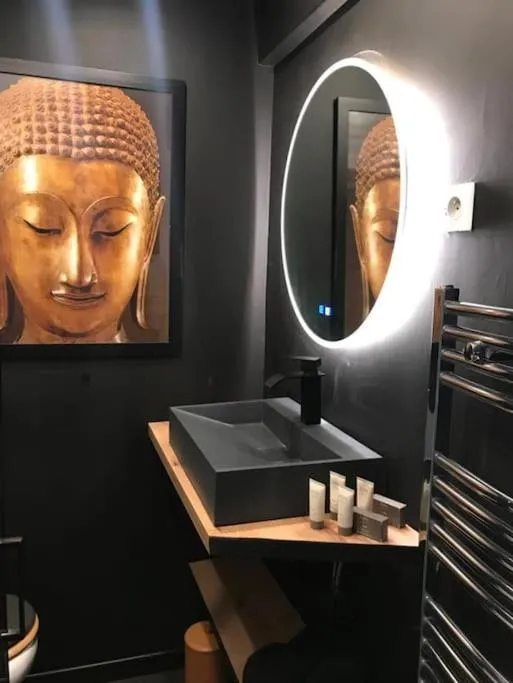 Image 2 of La Petite Suite