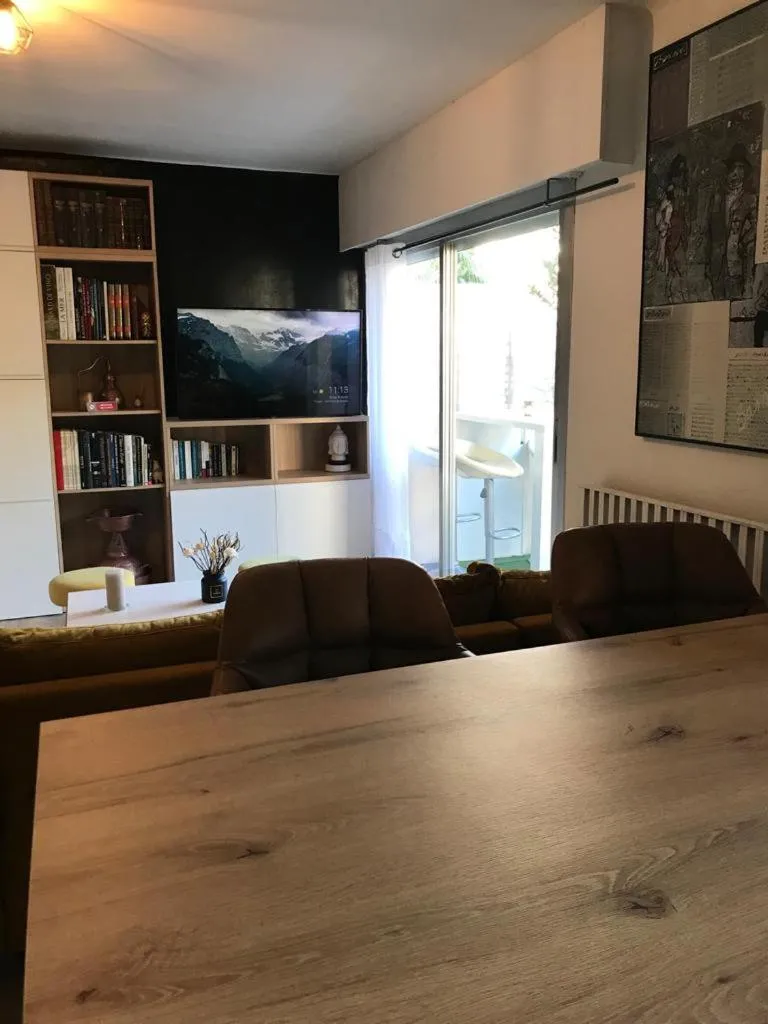 Image 1 of La Petite Suite