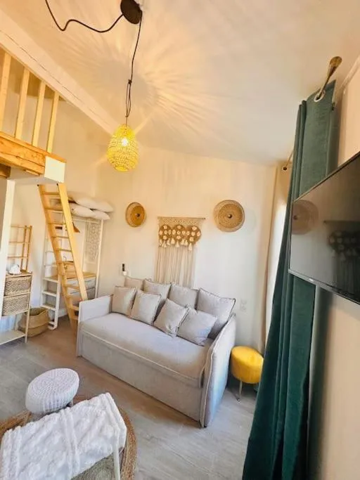 Image 3 of Les Appartements de Nana 10 – Studio hypercentre, Rue Meynadier, Palais & Plage, clim, wifi