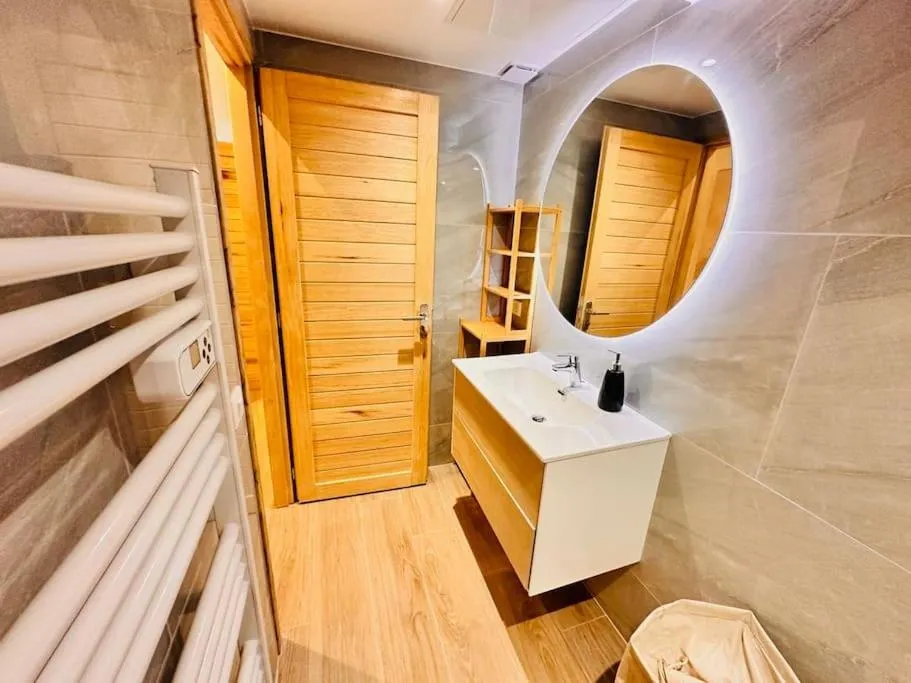 Image 1 of Les Appartements de Nana 2 – T2 Hypercentre, Rue Meynadier, Palais & Plage, clim, wifi