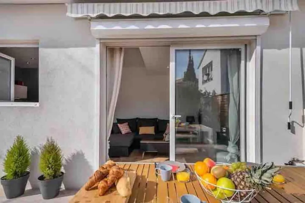 Image 3 of Maison de ville contemporaine avec jardin