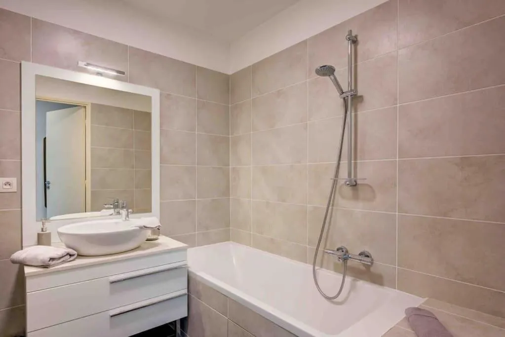 Image 2 of Stylish 1BDR Apt w/Huge Balcony/Shared Roof Pool