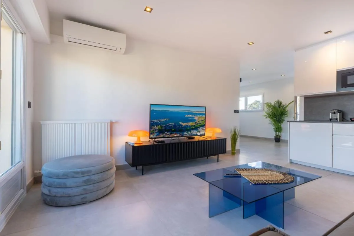 Image 3 of 06AZ – Apartment with terrace – 10min from Palais