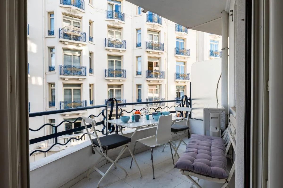 Image 3 of 2-Bedroom Apartment with Terrace and Side Sea View