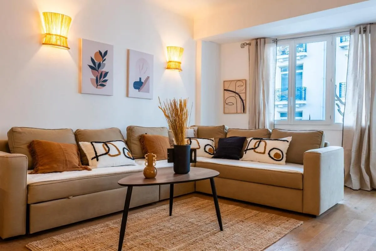 Image 5 of 2-Bedroom Apartment with Terrace and Side Sea View