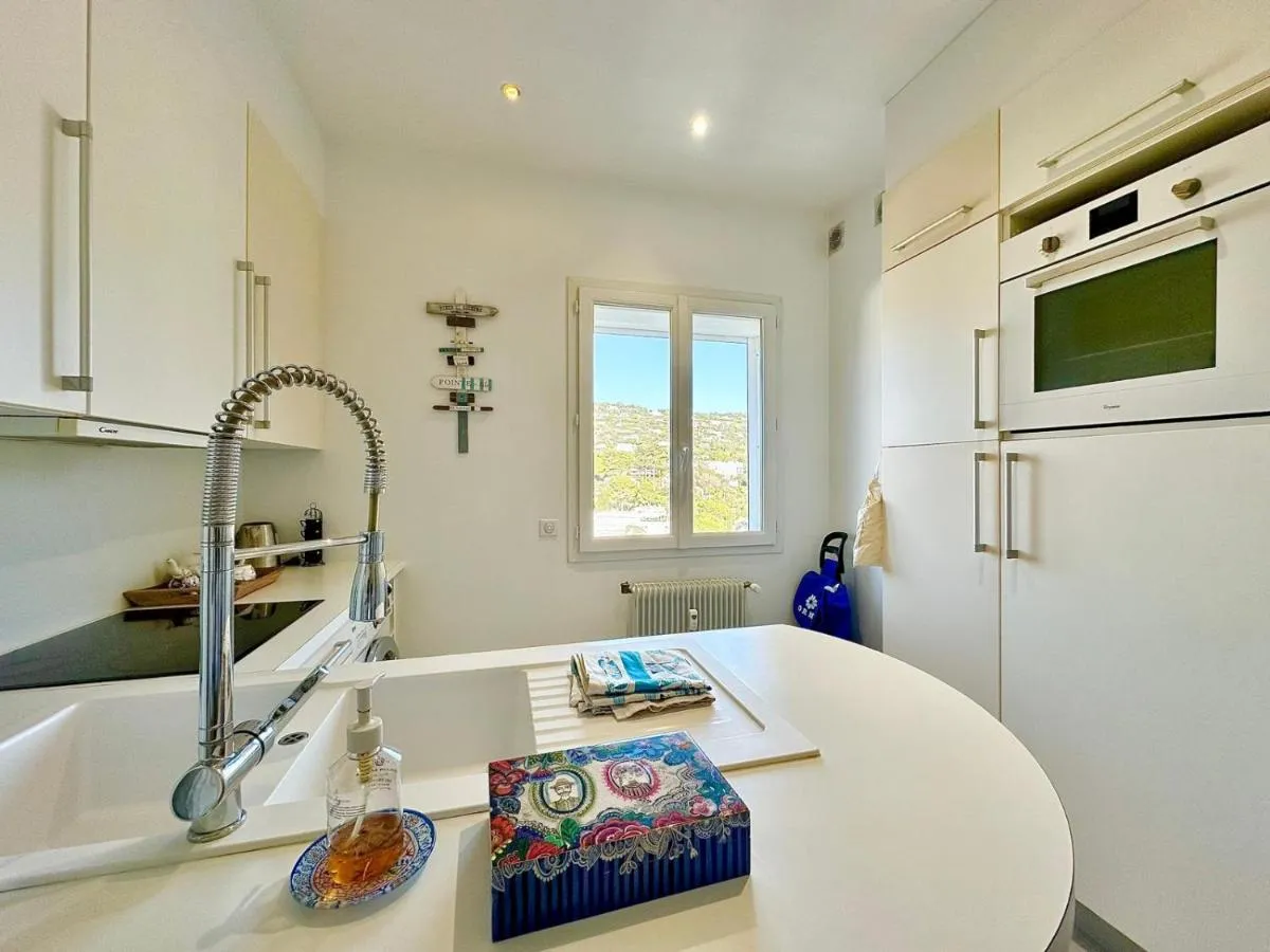 Image 2 of 2 Bedroom Sea View Gallia Centre Cannes parking