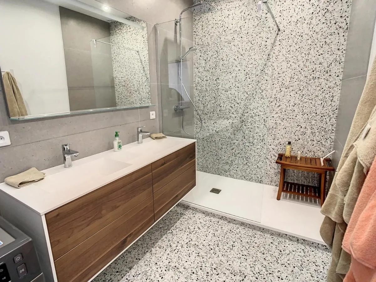 Image 2 of 2 bedroom Majestic, 1 min to the Croisette 357