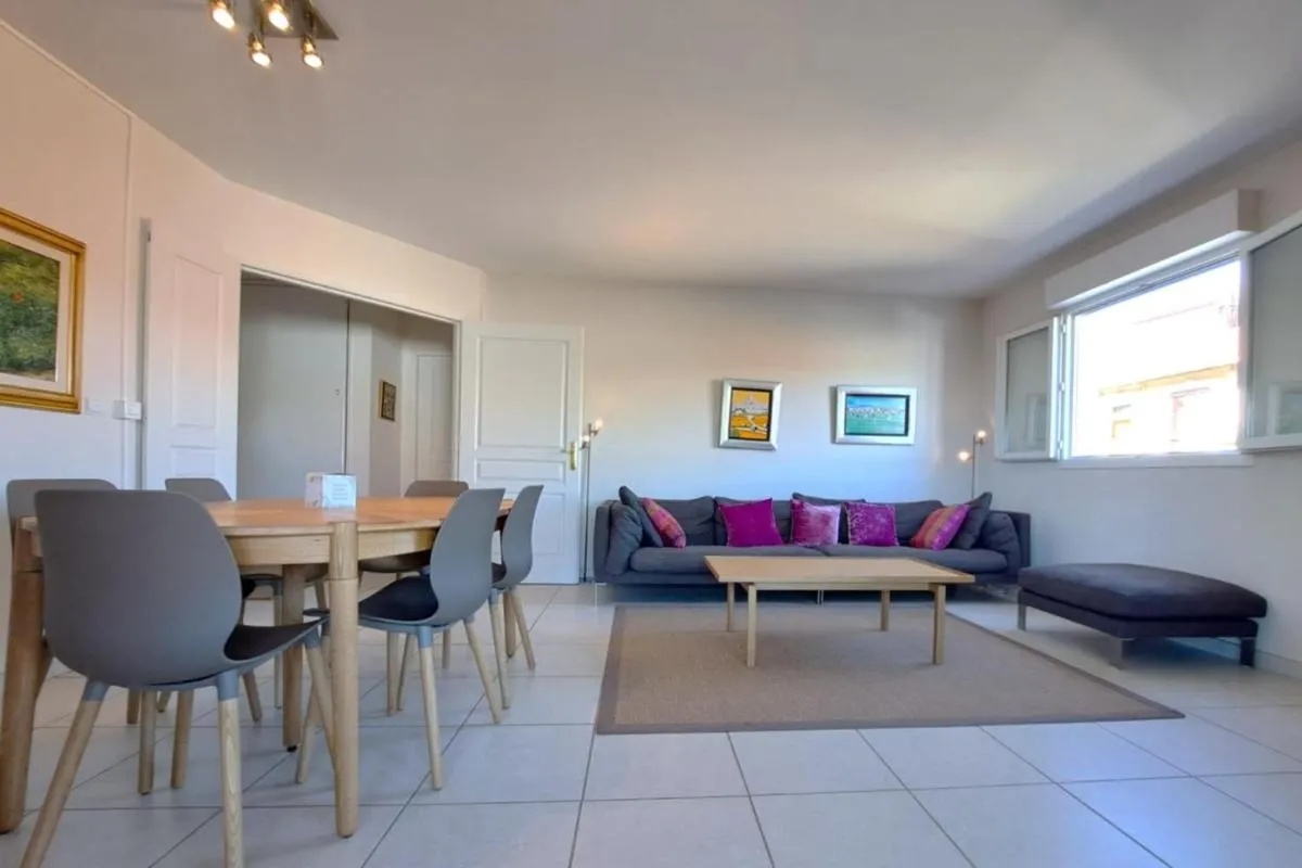 Image 3 of 3BR in Cannes with Swimming Pool Terraces Parking & AC – BENAKEY