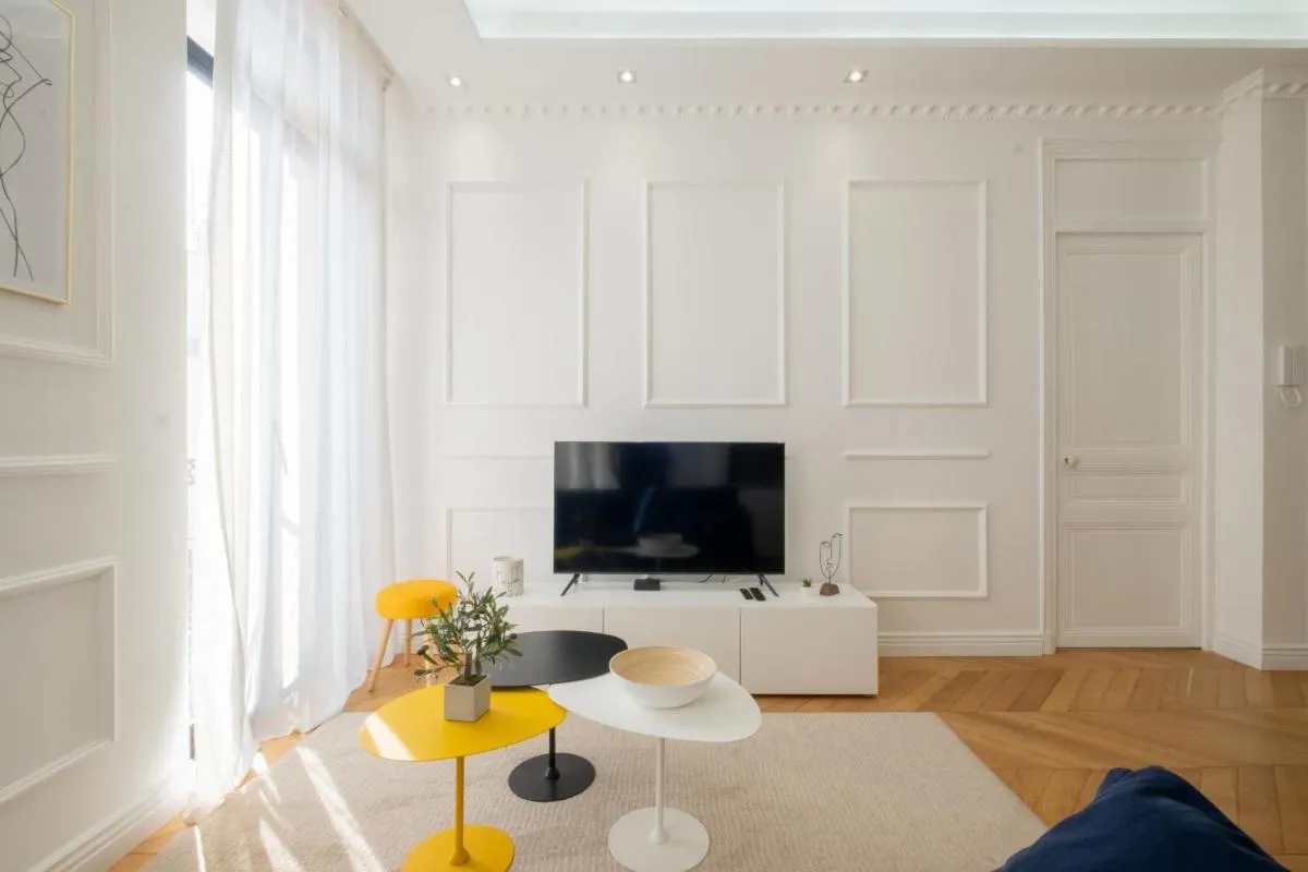 Image 5 of 3-Br Apartment in the heart of downtown