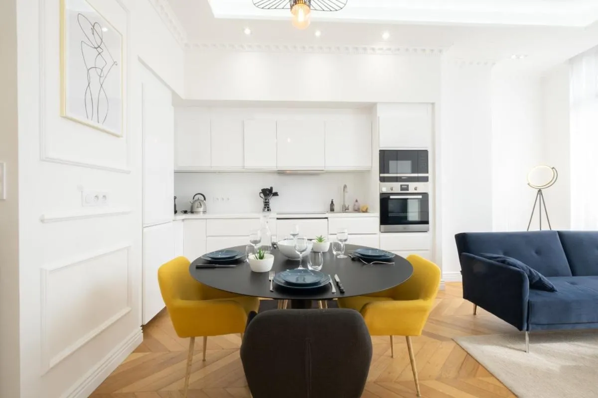 Image 1 of 3-Br Apartment in the heart of downtown