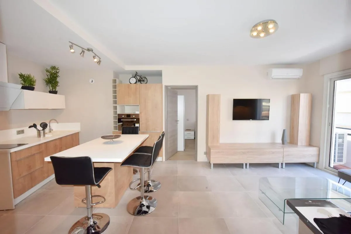 Image 2 of 3-Room Apartment in the Heart of Cannes
