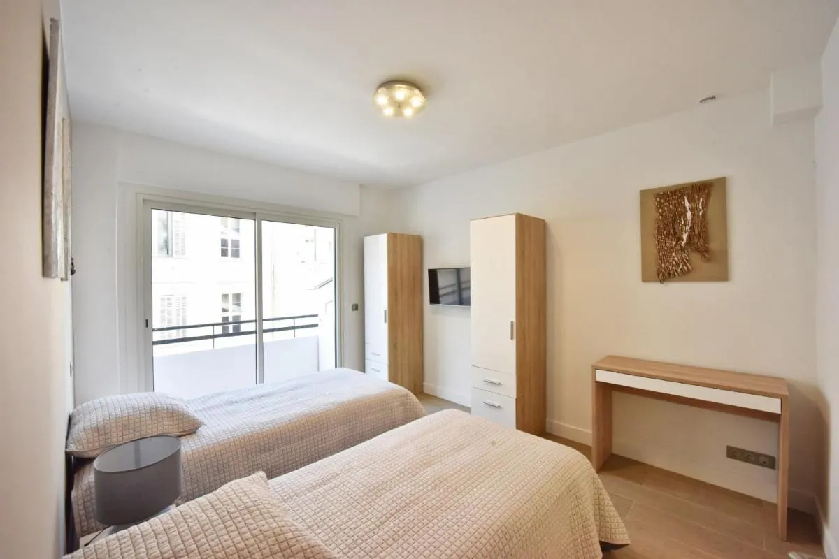 Image 4 of 3-Room Apartment in the Heart of Cannes