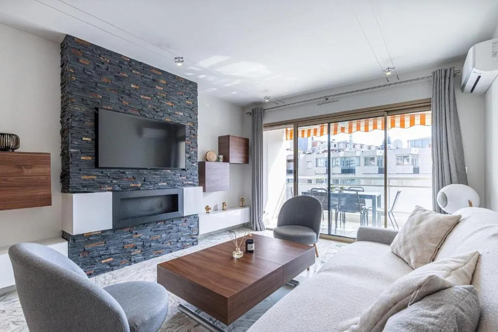 Image of 3 High-End Rooms Central