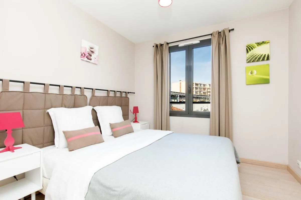 Image 1 of 3 bedrooms: 200m from Croisette