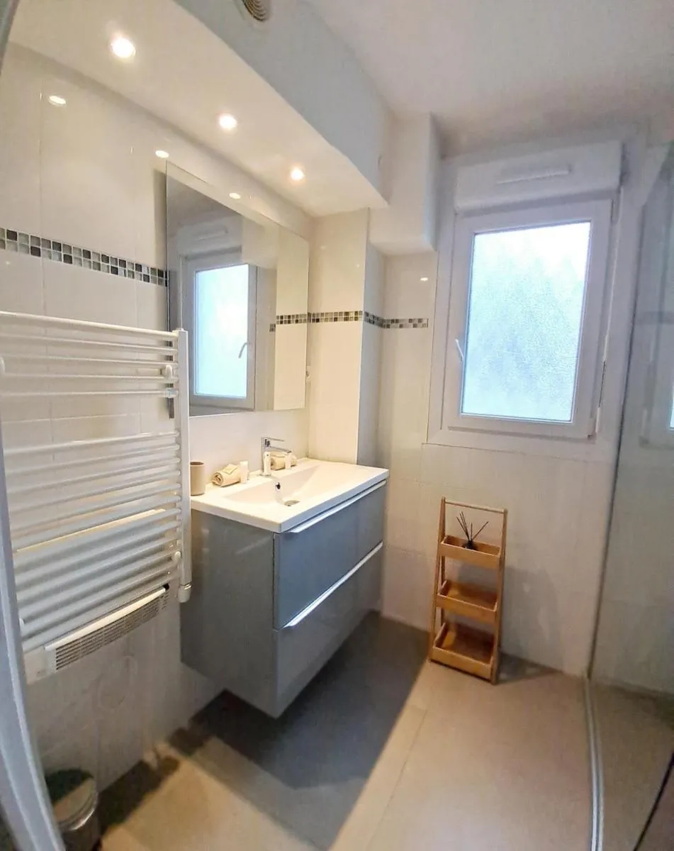 Image 2 of 4 – Person Apartment with Sea View terrace