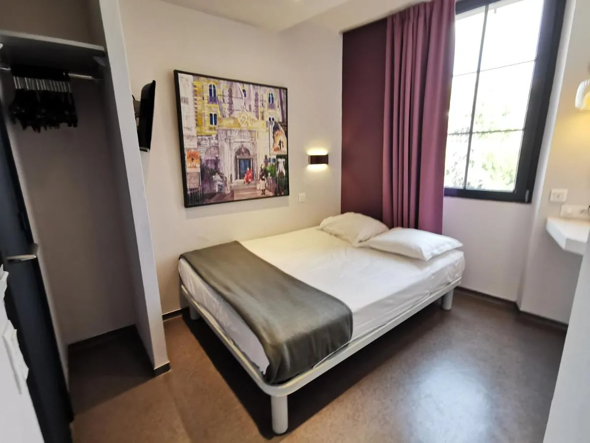 Image 1 of 7Art Hotel