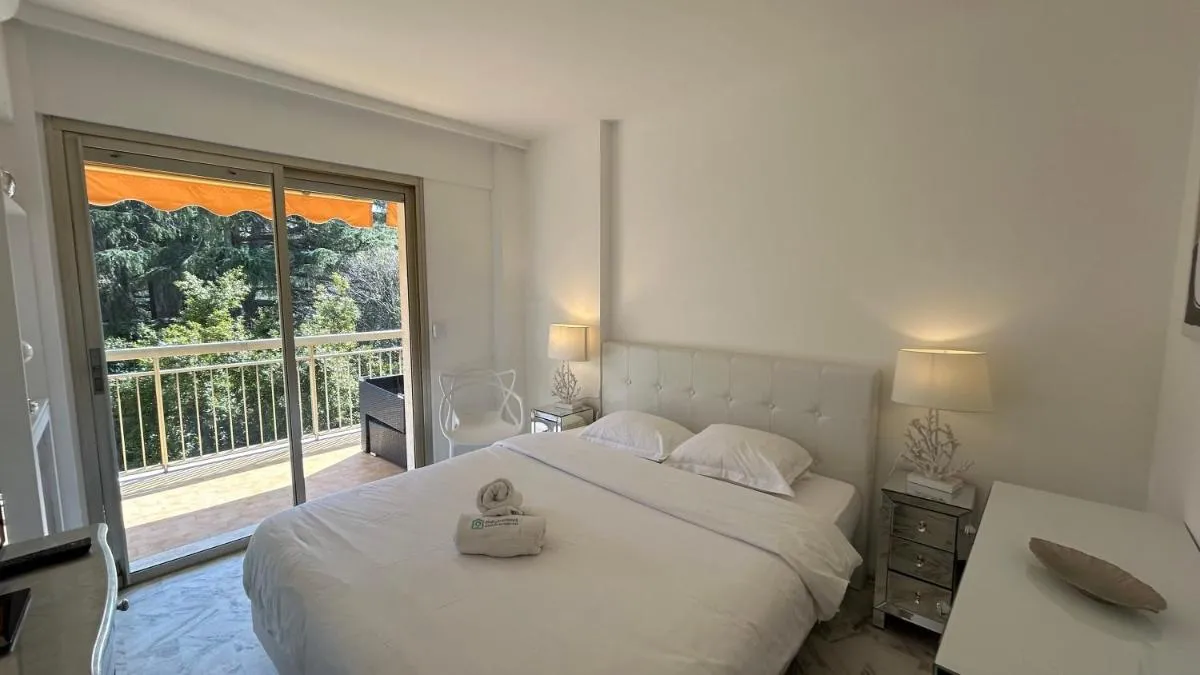 Image 1 of A083 – Modern & Bright apt – Cannes center