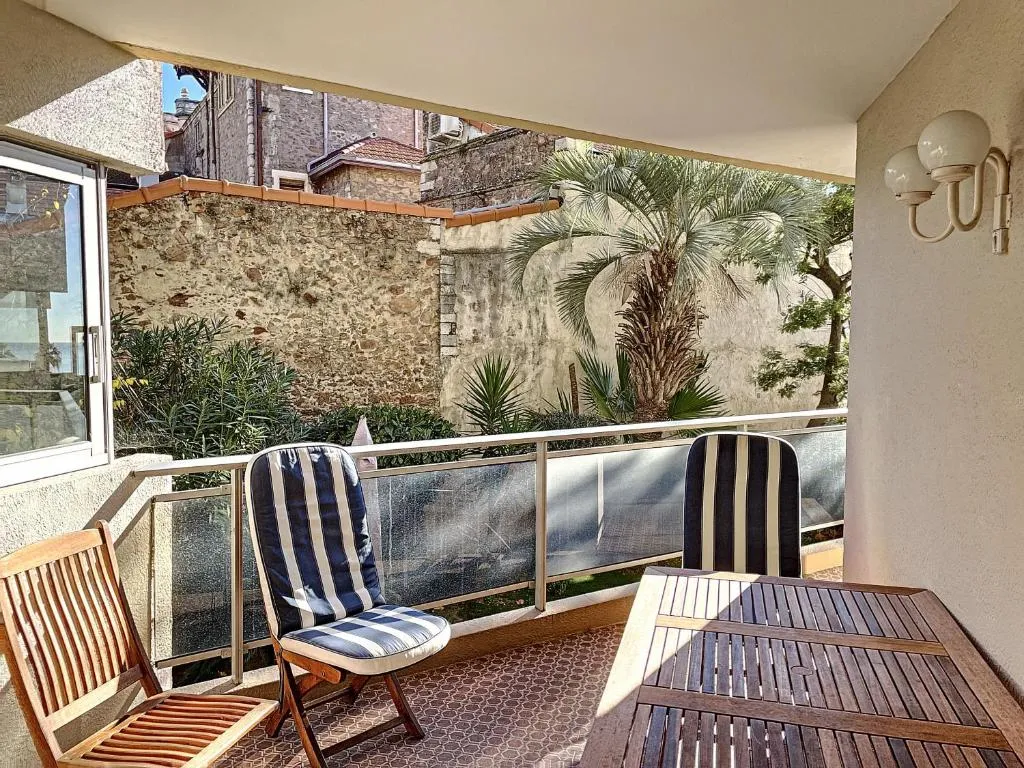 Image of A deux pas des plages du Midi 305L