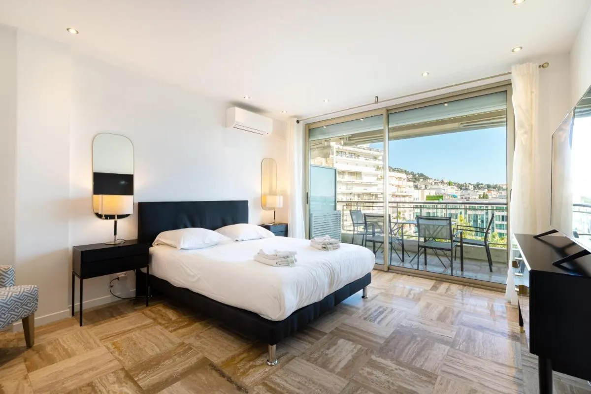 Image 1 of Agence des Résidences – Appartements privés du 45 CROISETTE – Superieur