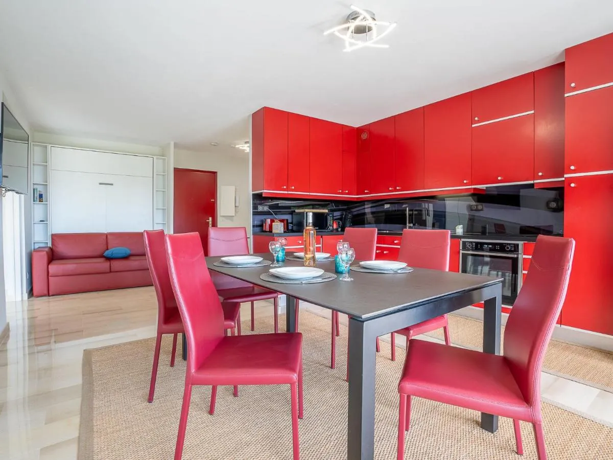Image 2 of Apartment La Croix des Gardes by Interhome