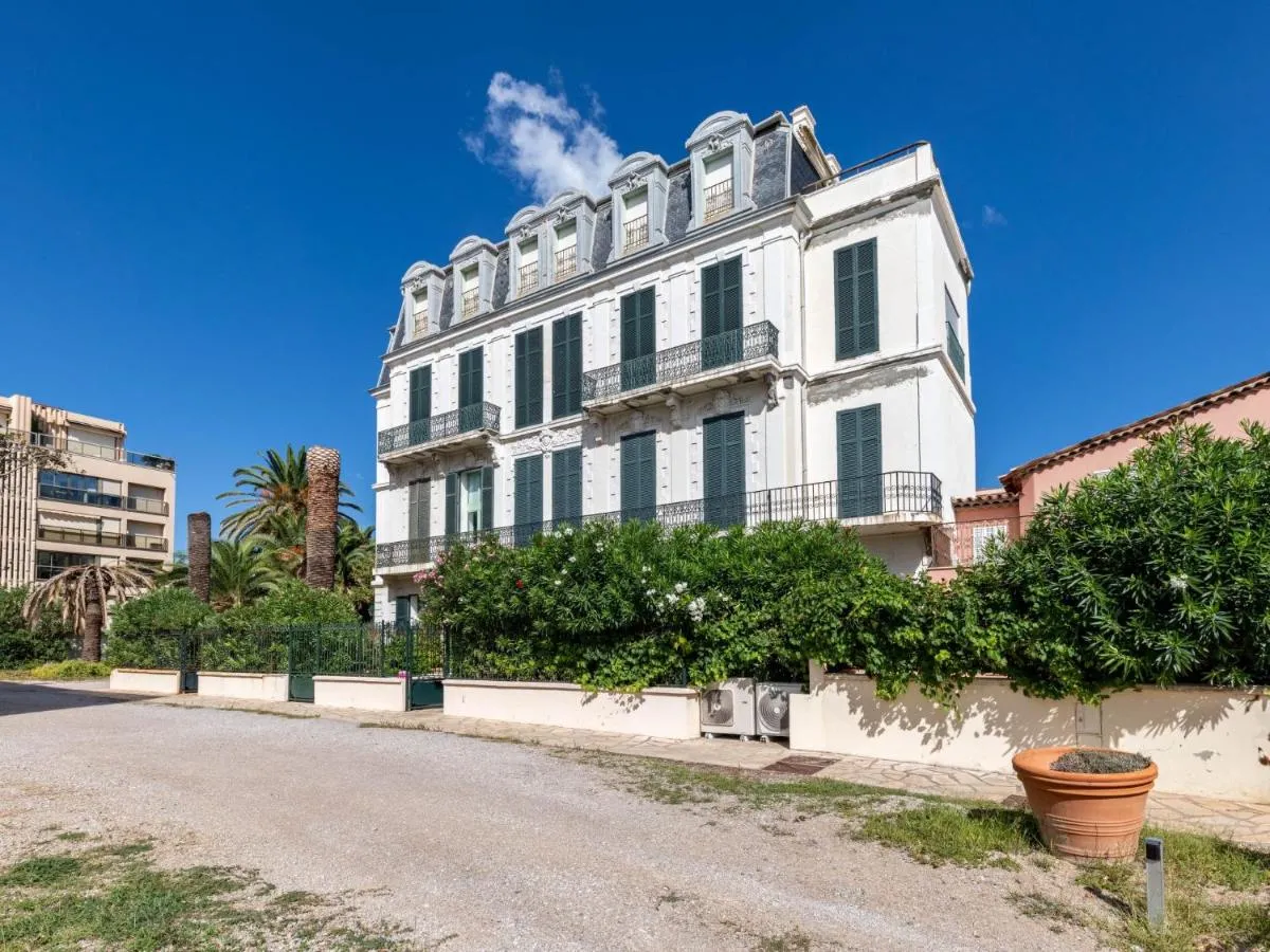Image 2 of Apartment Les Araucarias by Interhome