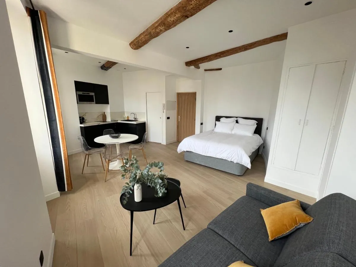 Image 3 of Appartement 33 m2 comme une junior suite – vue Port et Palais des festivals