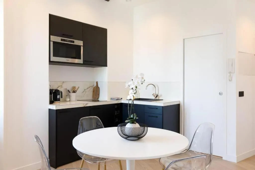 Image 4 of Appartement 33 m2 comme une junior suite – vue Port et Palais des festivals
